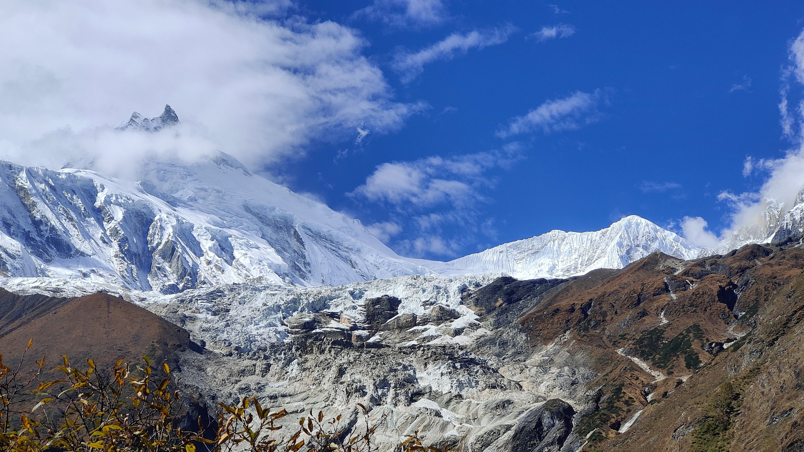 Manaslu mountain and its glacier seen from the Manaslu Base Camp trail
