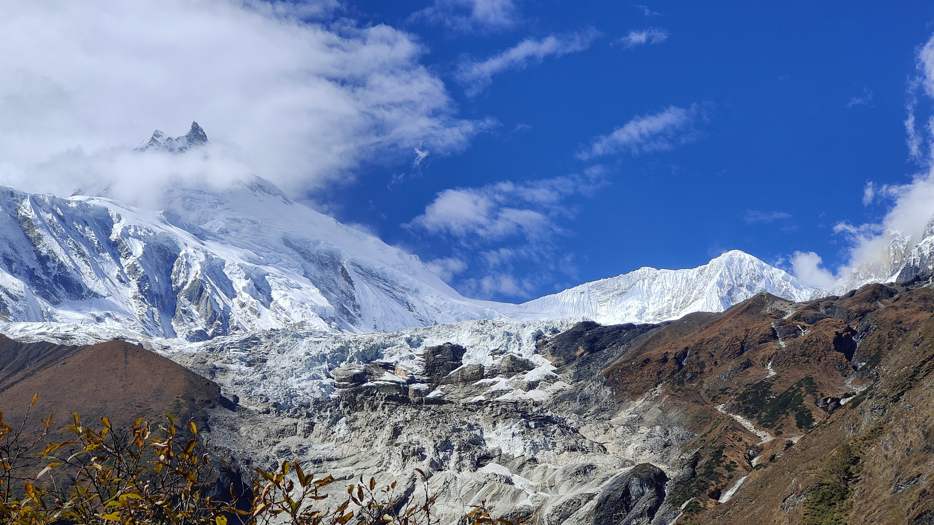 Manaslu mountain and its glacier seen from the Manaslu Base Camp trail